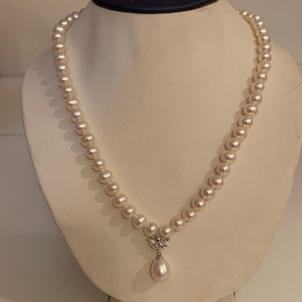 Elegant Pearl Necklace